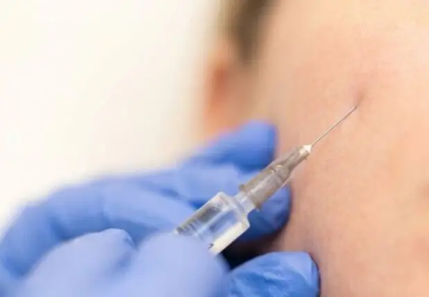 Injections, laser, implants… : le ministère de la Santé durcit le ton contre les ateliers clandestins