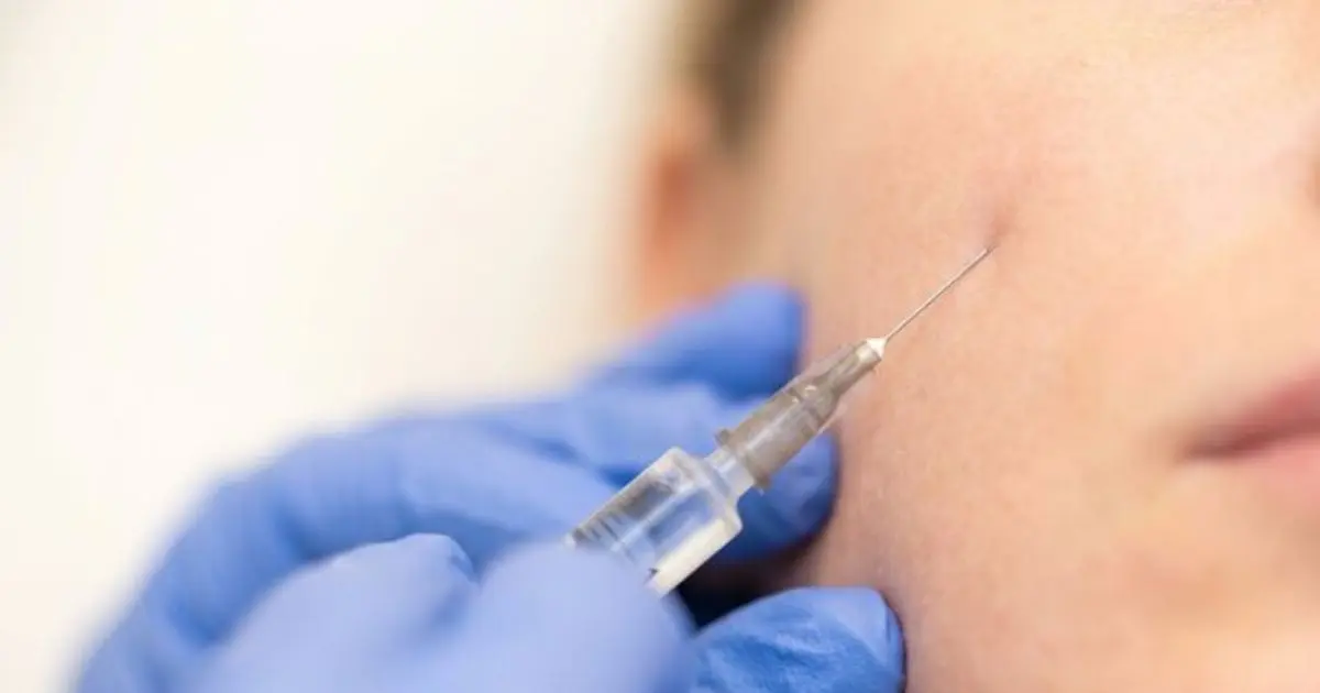 Injections, laser, implants… : le ministère de la Santé durcit le ton contre les ateliers clandestins