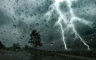 Fortes pluies, orages et vents de sable attendus : la météo se dégrade encore ce week-end