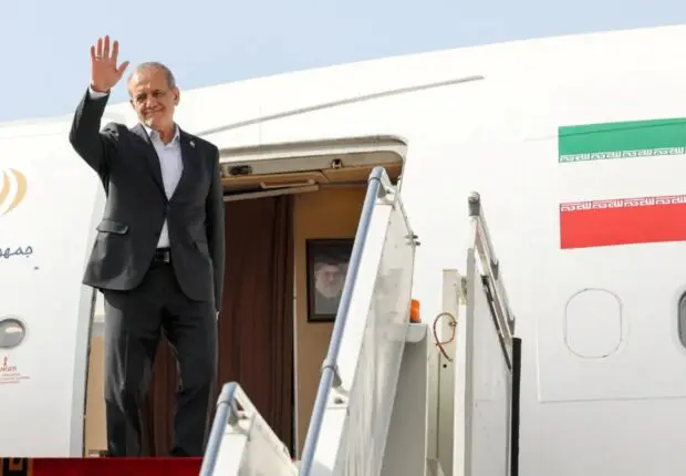 L’avion du président iranien Massoud Pezeshkian atterrit à Alger pour une escale technique