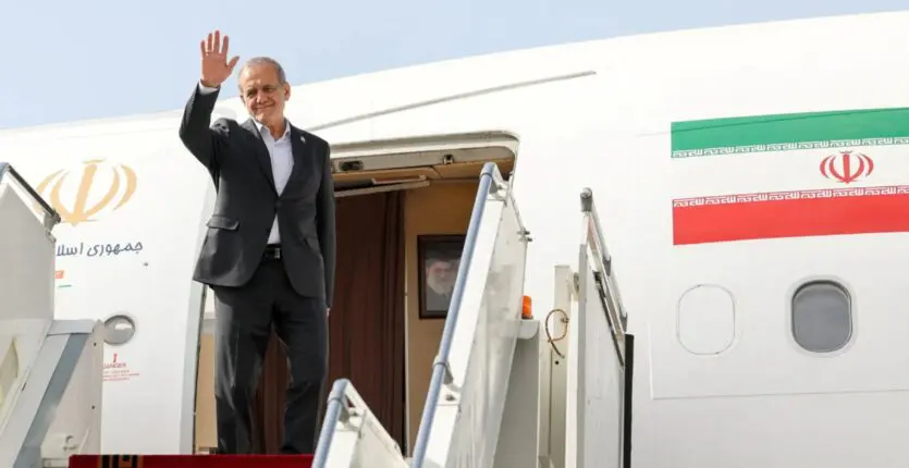 L’avion du président iranien Massoud Pezeshkian atterrit à Alger pour une escale technique