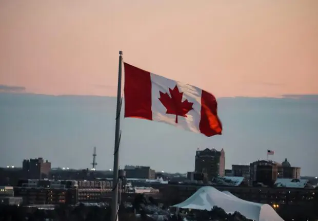 Étudiants étrangers au Canada : les arrivées chutent de 82 %, ce qui change pour les Algériens