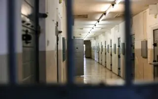 Djelloul, 25 ans, retrouvé pendu dans un CRA en France : le drame d’un jeune Algérien