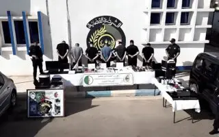 135 faux cachets officiels saisis : la police démantèle un réseau de faussaires repéré en ligne