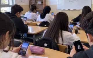 Lives TikTok depuis les salles de classe : Le ministre de l&rsquo;Éducation hausse le ton