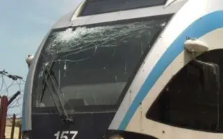 Un conducteur grièvement blessé après l&rsquo;attaque d&rsquo;un train à Relizane : la SNTF réagit