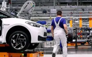 La première voiture 100 % algérienne verra le jour avant fin 2028, annonce Tebboune