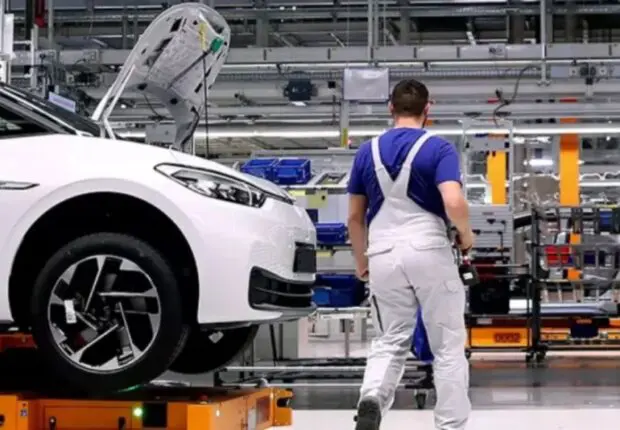 La première voiture 100 % algérienne verra le jour avant fin 2028, annonce Tebboune
