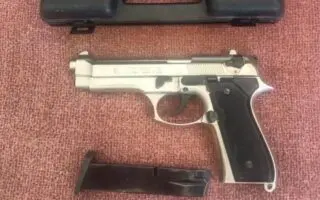 Annaba : un pistolet à alarme retrouvé en possession d’une jeune femme de 21 ans, de quoi s’agit-il ?
