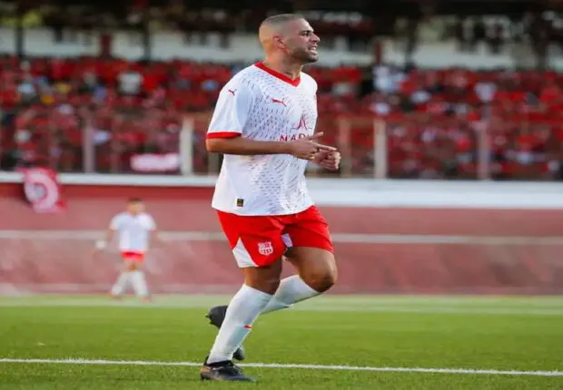 Slimani porte plainte contre le CR Bélouizdad au TAS et réclame des milliards