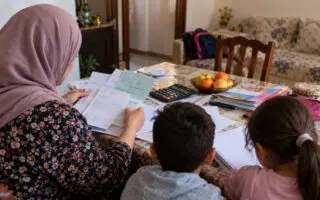 Allocations familiales en Algérie : conditions, âge limite et démarches auprès de la CNAS