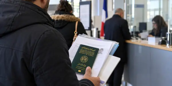 Carte de séjour de 10 ans : les 8 cas où les Algériens l’obtiennent de plein droit
