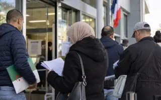 Algériens en France : les certificats de résidence sont-ils en baisse ?