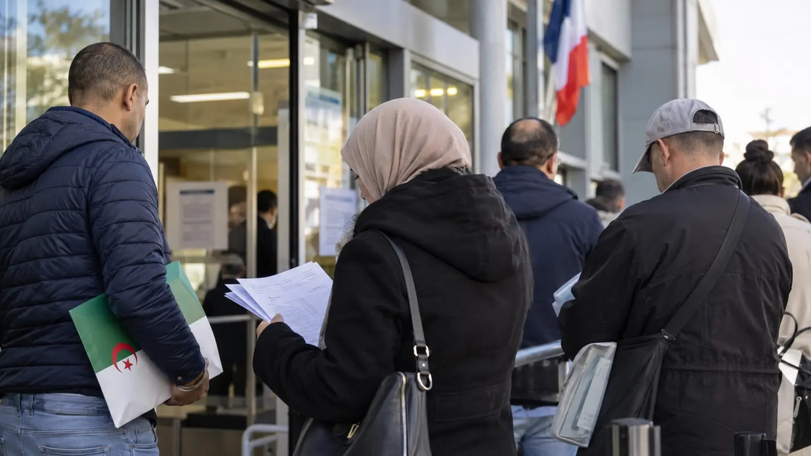 Algériens en France : les certificats de résidence sont-ils en baisse ?