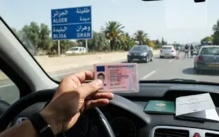 Rentrer en Algérie avec un permis français : conduire, échanger à la daïra, les règles à connaître