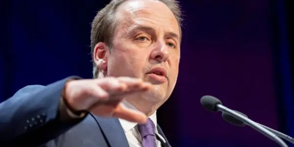 France : comment une fausse affaire d’employée algérienne a conduit un maire devant la justice