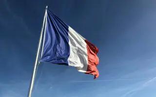 Vers la régularisation massive de 300 000 sans-papiers en France ? Une proposition de loi sur la table
