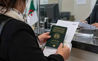 Passeport d’urgence en Algérie : qui peut l’obtenir et quels documents fournir ?