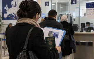 Visas Schengen : la France refuse près de trois fois plus en Algérie qu’au Maroc