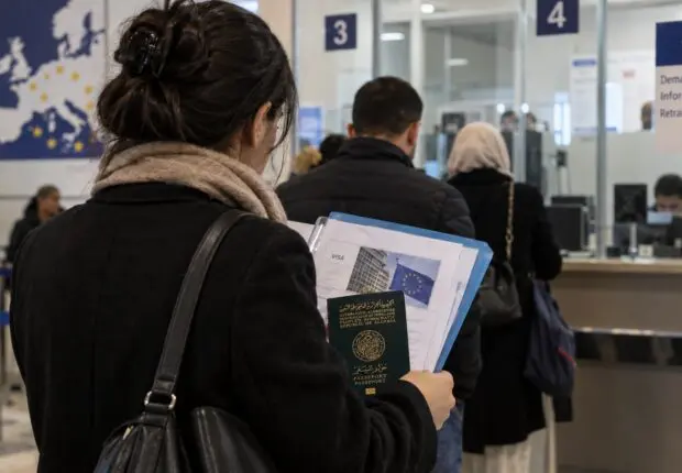 Visas Schengen : la France refuse près de trois fois plus en Algérie qu’au Maroc