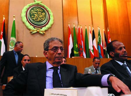 Alors qu&rsquo;El-Gueddafi propose sa médiation, Moussa rencontre Hadjar au Caire