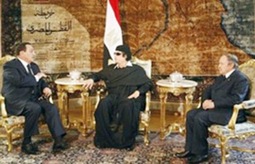 Il a organisé une cérémonie en l’honneur des joueurs : Moubarak appelle au calme