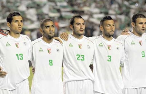 La Fifa précocupée, Bris de verre et taches de sang dans le bus de l&rsquo;Algérie