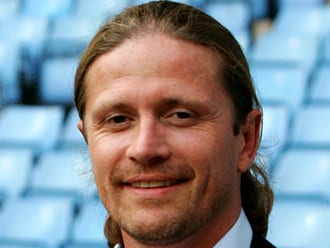 Le Français Emmanuel Petit étonné par le silence de la FIFA