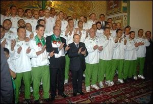Le président Bouteflika reçoit l’équipe nationale de football