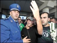 Les rescapés de la guerre du Caire accueillis comme des héros