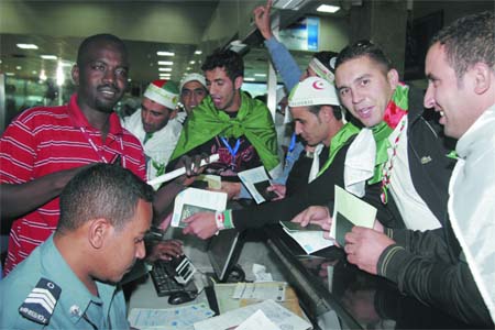 60 millions de dinars pour le déplacement des supporters en Angola