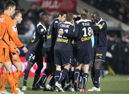 Lorient sombre à bordeaux