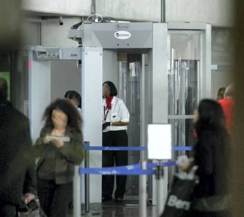 Sécurité aérienne : Le passager apparaît nu à l’écran