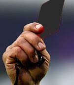 Sept arbitres suspendus par la FAF