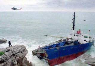 Un navire coule à l’entrée du port de Ténès