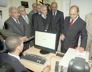 64 daïras et 4 consulats pour les documents biométriques Les femmes sans voile, les hommes sans barbe