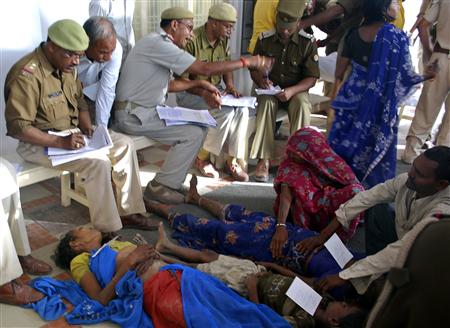 Bousculade dans un temple en Inde: le bilan s&rsquo;alourdit à 63 morts