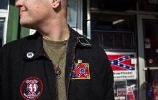 Etats-Unis : «Explosion» des mouvements extrémistes et paramilitaires