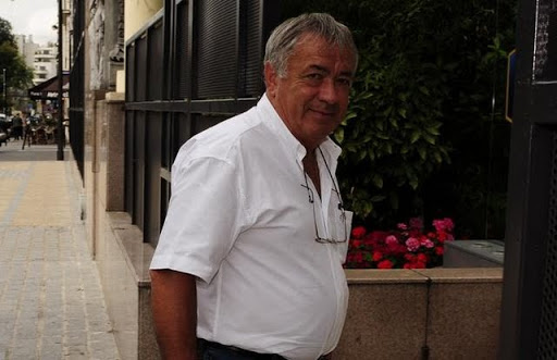 Henri Emile discute avec les Fennecs