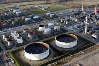 L’Algérie a des capacités de raffinage de 500.000 barils par jour : Elle raffinera la totalité de son pétrole brut en 2015