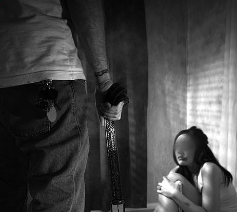 Le code pénal prévoit la privation des droits civiques pour la maltraitance des femmes, L’article 270 occulté