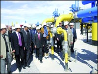 Le ministre de l’énergie organise la riposte médiatique, Mais qu’est-ce qui fait courir Chakib Khelil ?