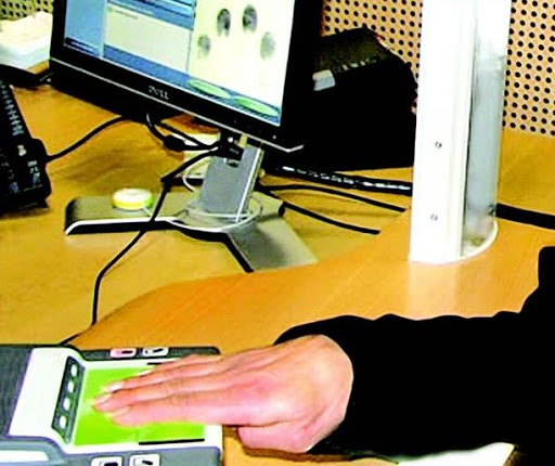 Le passeport biométrique entre appréhension et curiosité