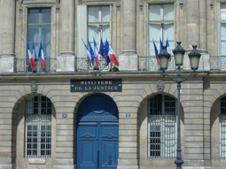 Le tribunal de Marseille autorise l’affiche électorale du FN