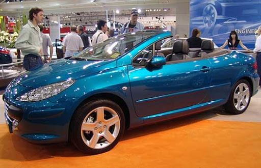 Les joueurs reçoivent les papiers des véhicules Nedjma