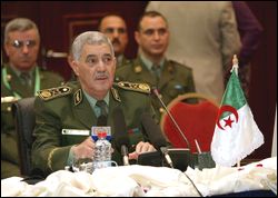 Lutte contre la contrebande, la drogue et le terrorisme, Bousteïla dépêche deux généraux aux frontières