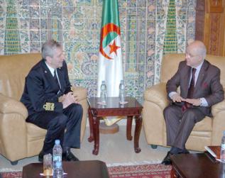 M. Medelci reçoit le président du Comité militaire de l&rsquo;OTAN