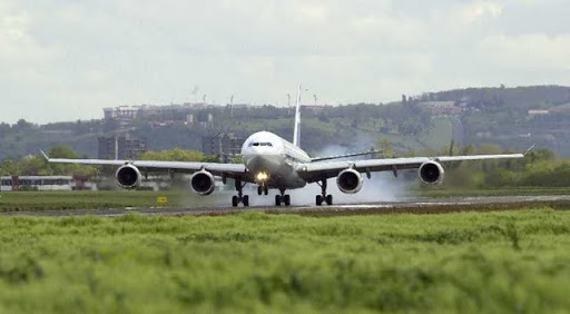 Ouvrir ou pas le ciel au privé ? «Une décision politique importante»