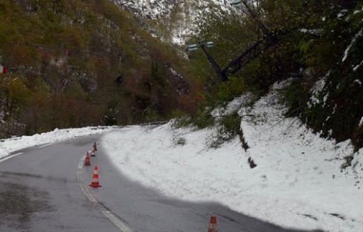 Plusieurs routes demeurent coupées dans cinq wilayas du pays