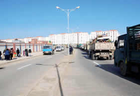 Relogement des occupants du bidonville de ben aknoun, Les F2 gâchent la fête
